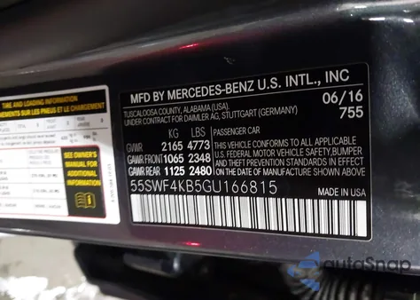 2016 Mercedes-Benz C 300 4Matic z USA, uszkodzony, nr VIN 55SWF4KB5GU166815